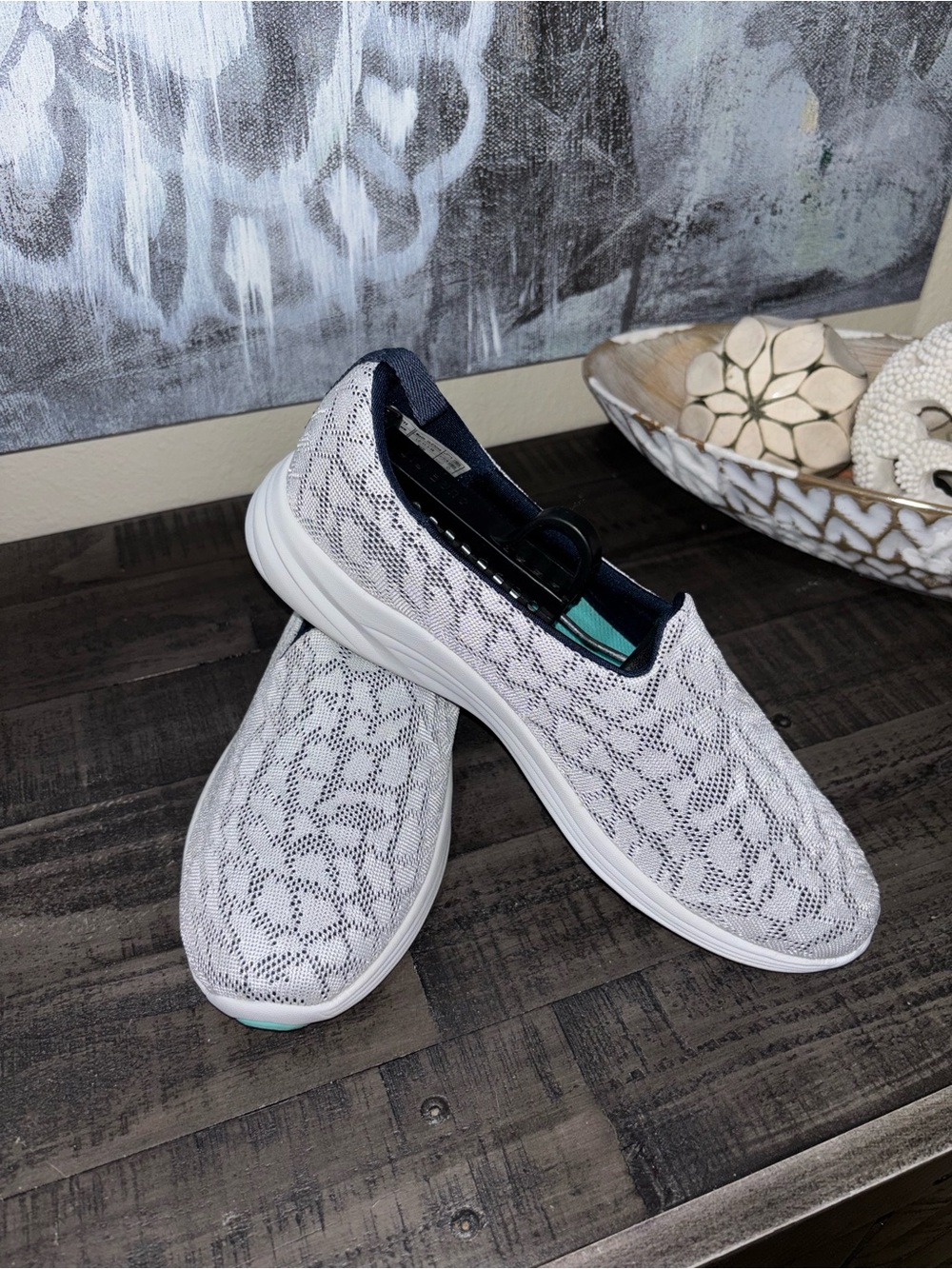 Vionic Women's 331 Hydra slip-on comfort walking shoe WONENS SZ 9